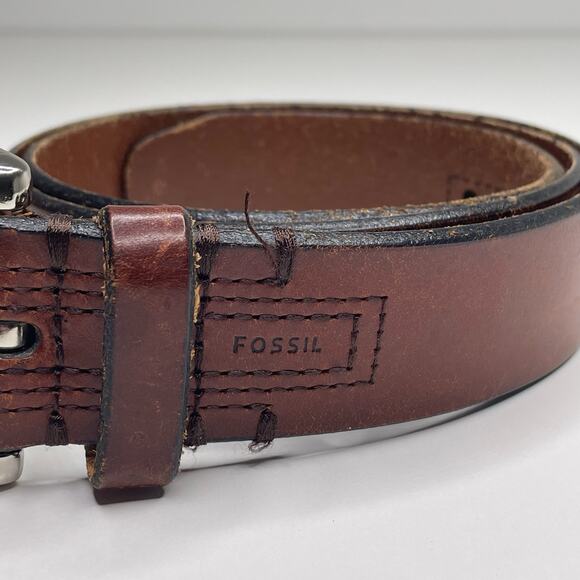 Men's Fossil Distressed Leather Belt Silver Buckle Embossed Logo Dark Brown 36 - Picture 2 of 15